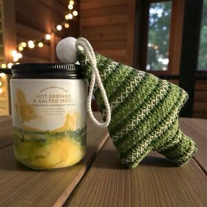 White Barn Hot Springs & Salted Moss Single Wick Candle with Green Tree Accent